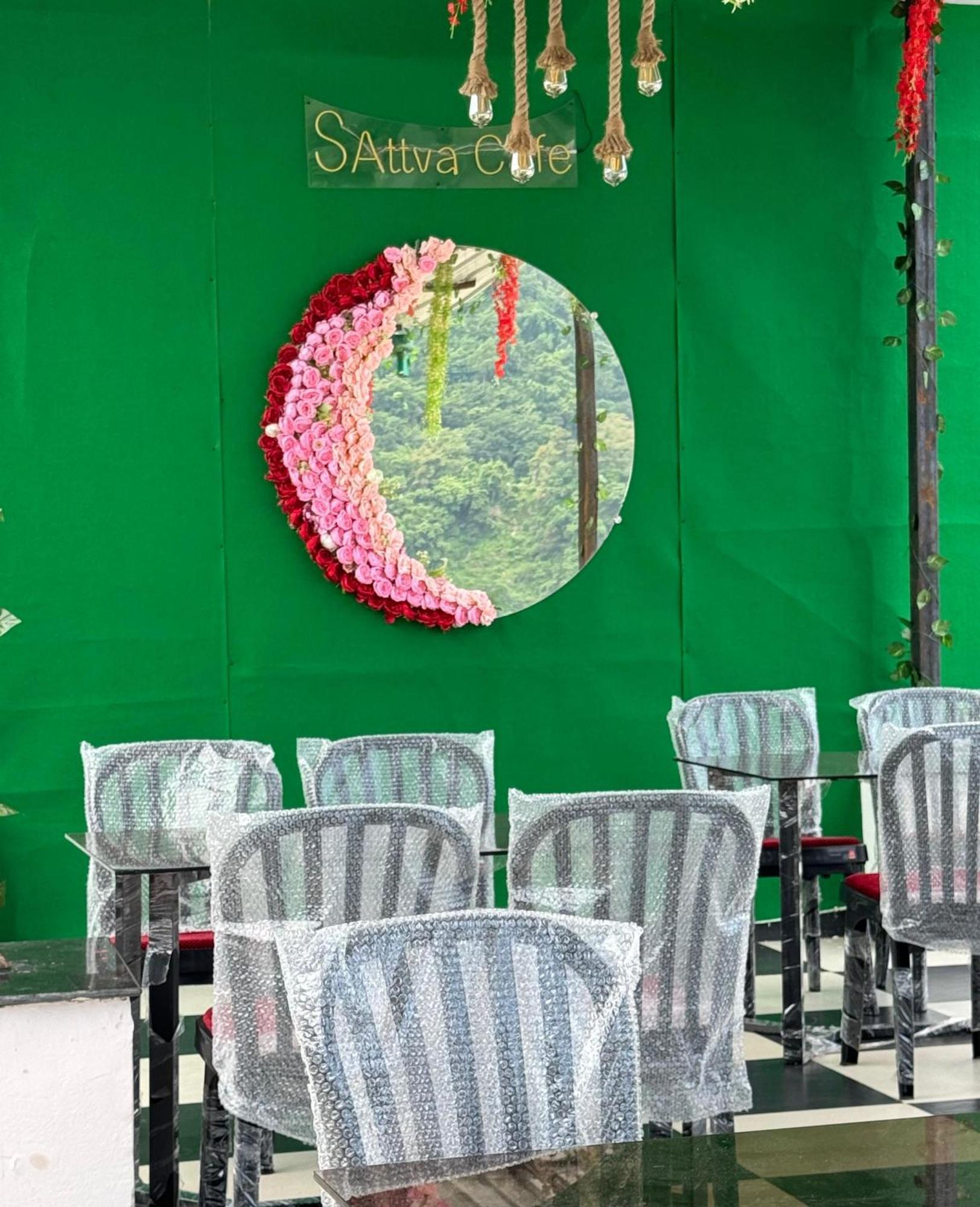 Sattva Cafe And Motel Rishīkesh Eksteriør billede