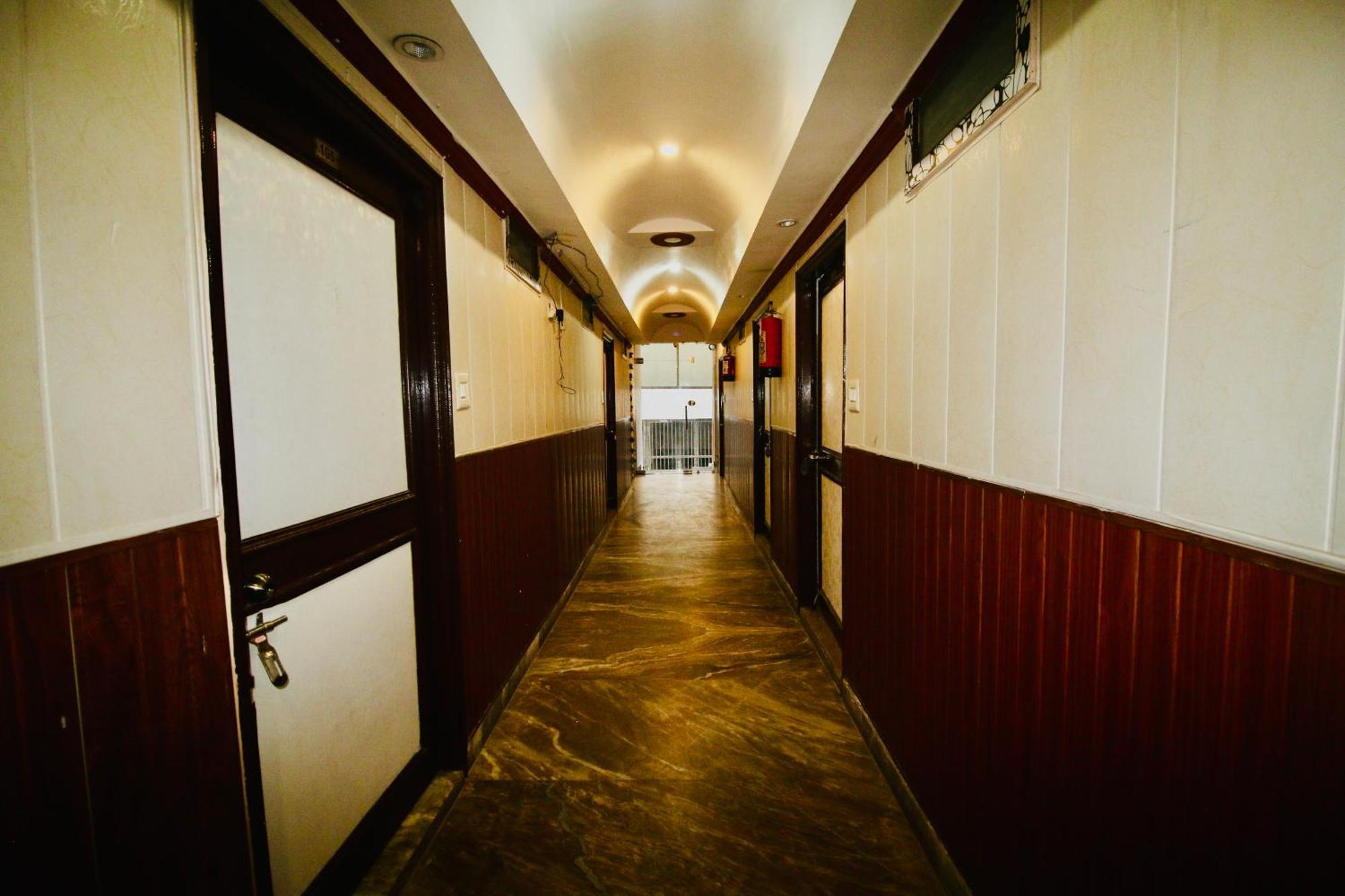 Sattva Cafe And Motel Rishīkesh Eksteriør billede