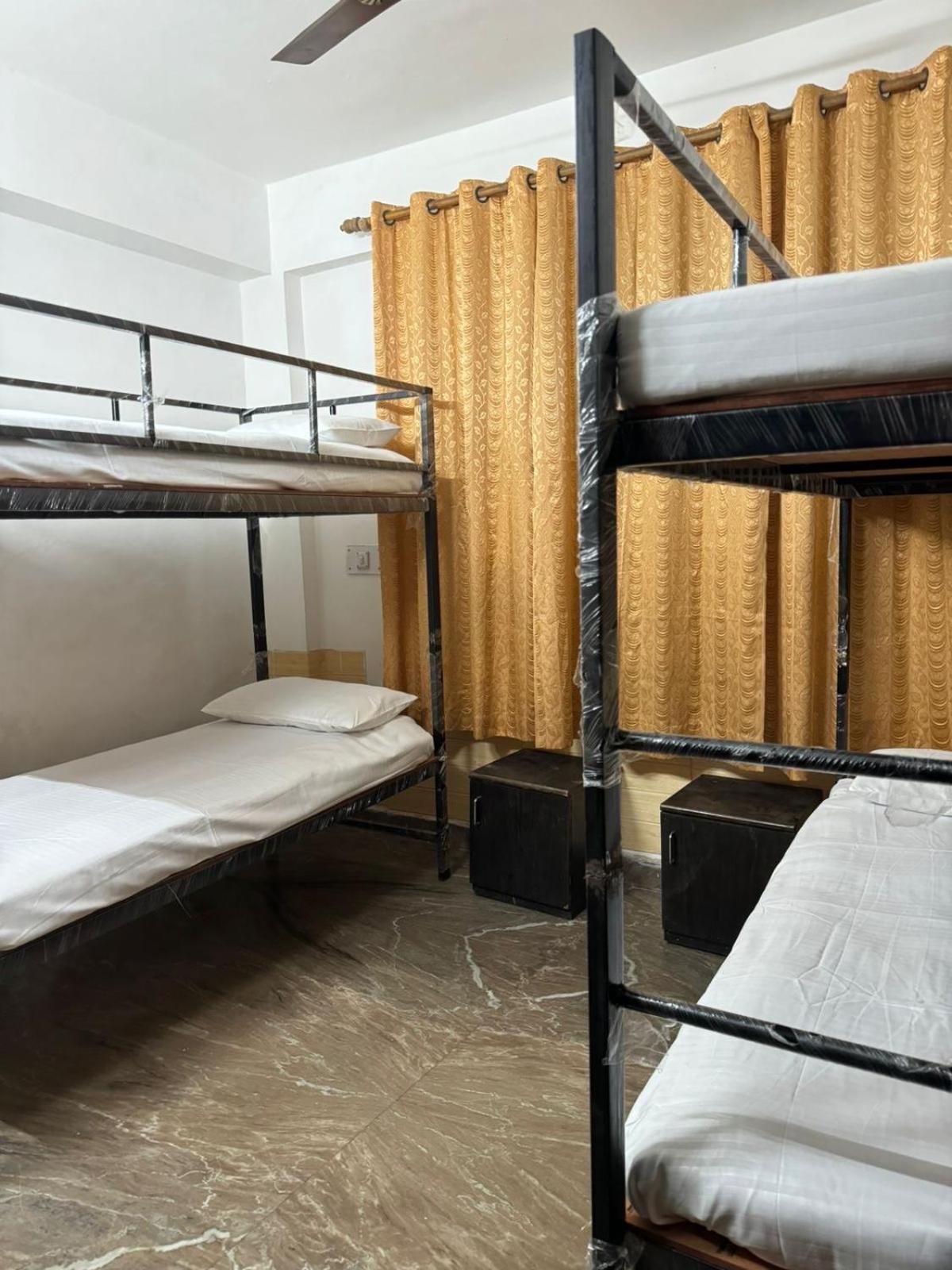 Sattva Cafe And Motel Rishīkesh Eksteriør billede